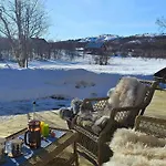 By Langfjorden With Sauna And Midnight Sun 펜션 Svanvik