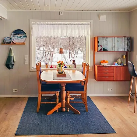 By Langfjorden With Sauna And Midnight Sun Holiday home Svanvik