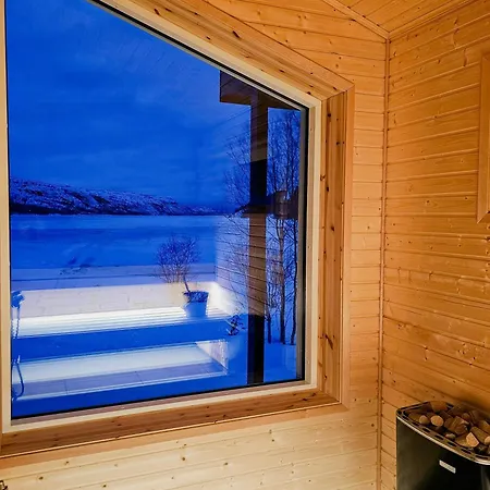 Feriehus By Langfjorden With Sauna And Midnight Sun *