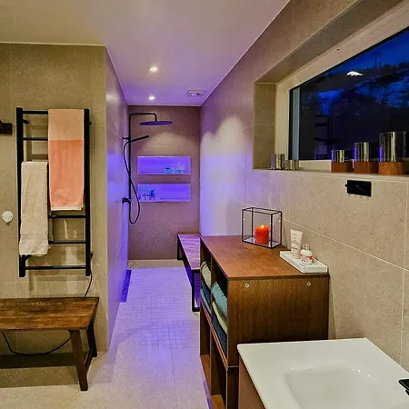 By Langfjorden With Sauna And Midnight Sun Holiday home *