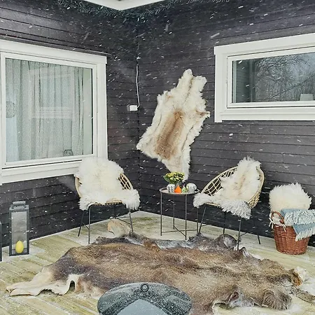 By Langfjorden With Sauna And Midnight Sun Holiday home Svanvik